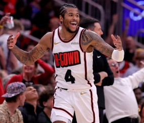 开云体育线上网站-转折点里昂单刀错失，NBA总决赛关键时刻攻防权衡，质疑声仍在，更衣室氛围转暖的简单介绍