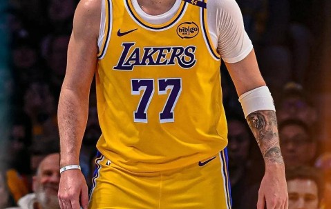 开云体育线上网站-东契奇新星大比分获胜表现突出，西班牙队前途光明！气势如虹延续(东契奇本场表现)