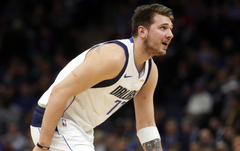 开云体育线上网站-表现优异首场状态出色，勇士观众沸腾！，东契奇重返赛场观众掌声雷动的简单介绍